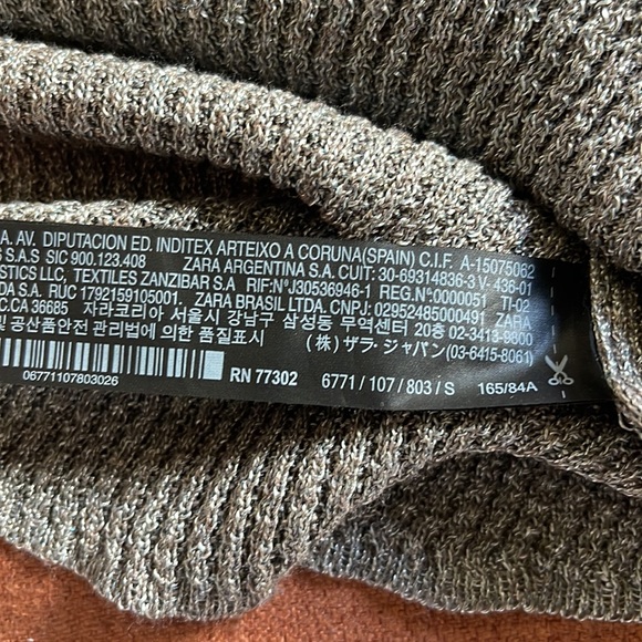 Zara Silver Gray Knit V-Neck Medium | Party Top - Picture 7 of 7